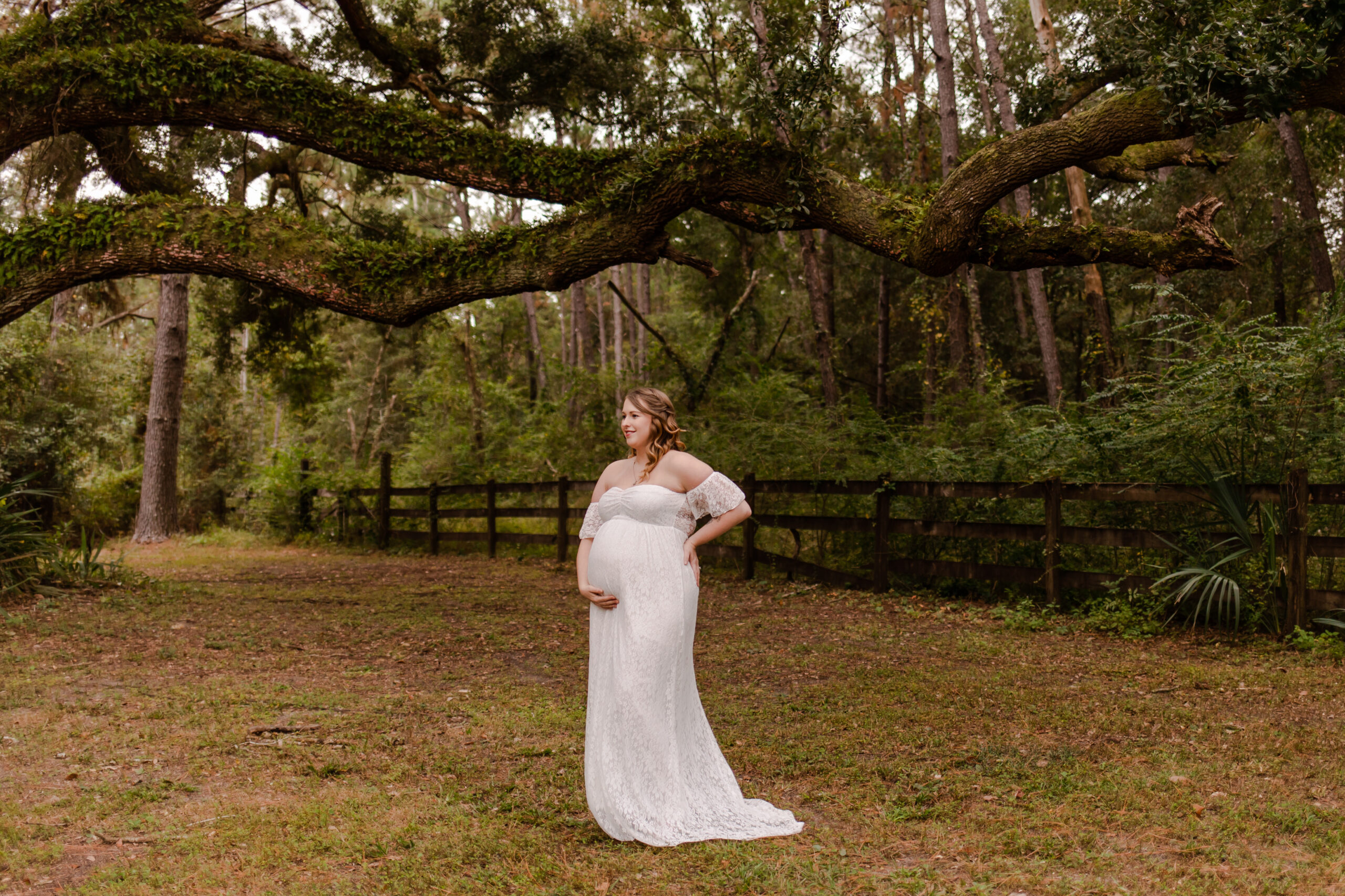 Maternity photoshoot poses for pregnancy pictures | Northwest Georgia maternity photographer