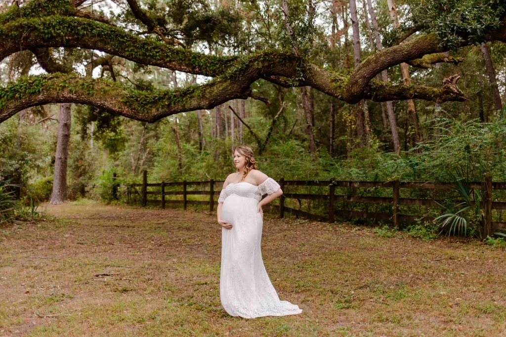 Maternity photoshoot poses for pregnancy pictures | Northwest Georgia maternity photographer