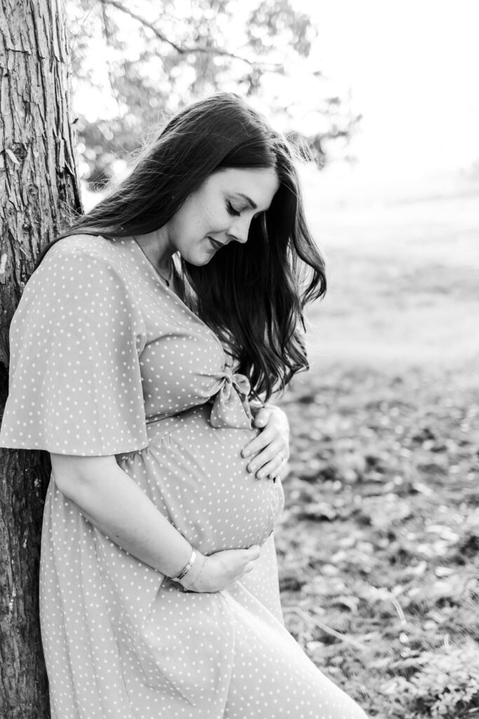 Maternity photoshoot poses for pregnancy pictures | Northwest Georgia maternity photographer