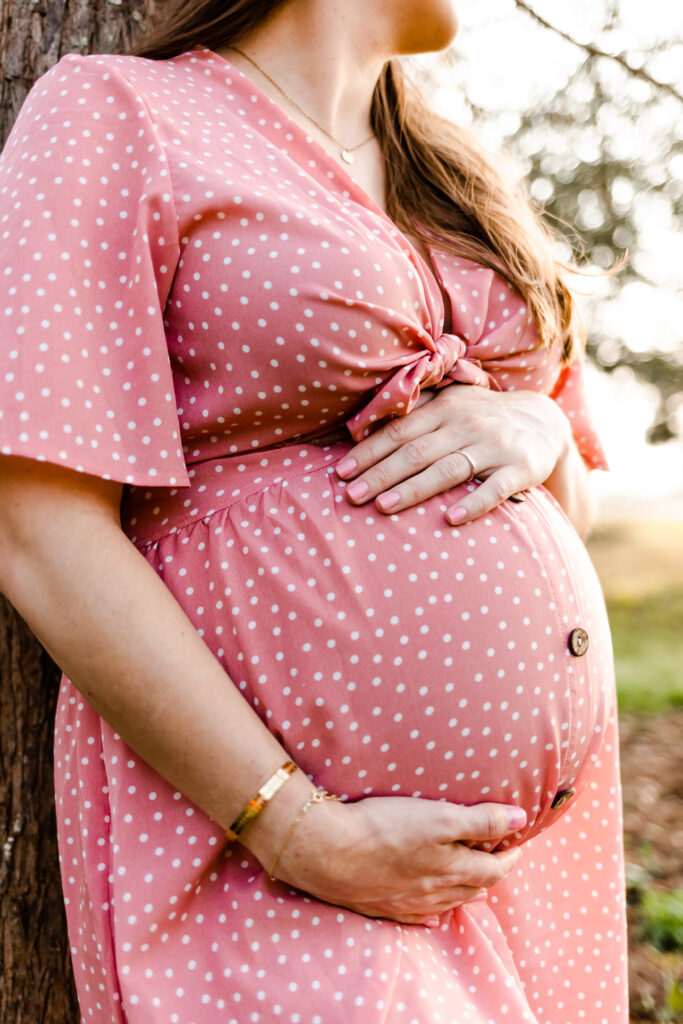 Maternity photoshoot poses for pregnancy pictures | Northwest Georgia maternity photographer