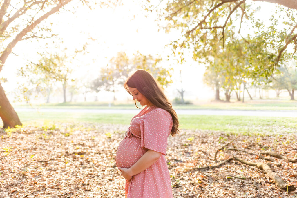 Maternity photoshoot poses for pregnancy pictures | Northwest Georgia maternity photographer