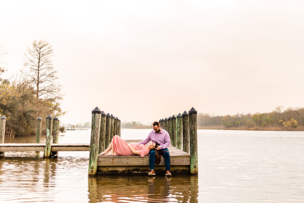 Maternity photoshoot poses for pregnancy pictures | Northwest Georgia maternity photographer