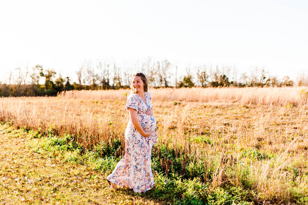 Maternity photoshoot poses for pregnancy pictures | Northwest Georgia maternity photographer