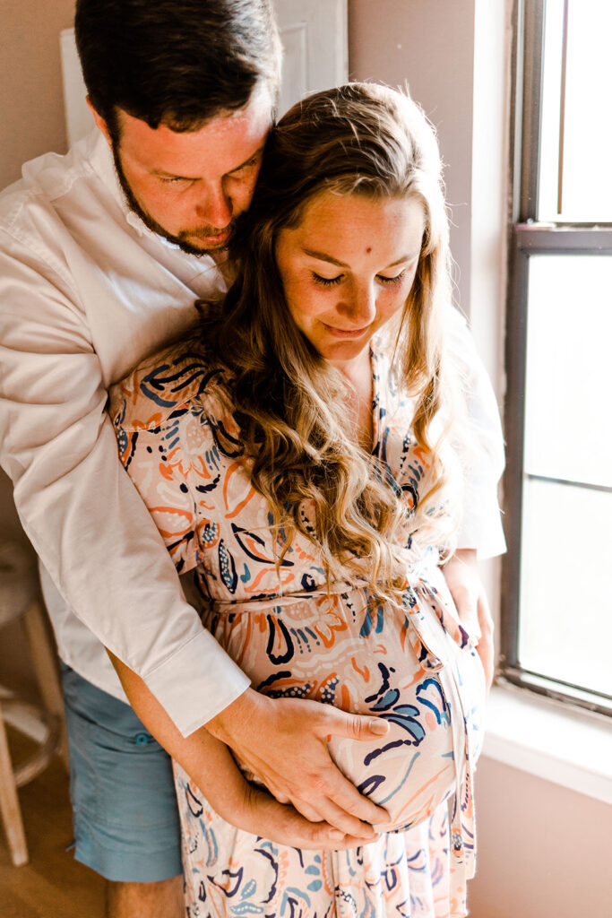 Maternity photoshoot poses for pregnancy pictures | Northwest Georgia maternity photographer