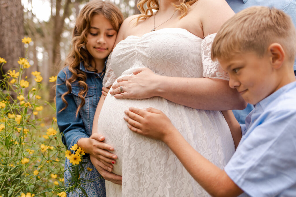 Maternity photoshoot poses for pregnancy pictures | Northwest Georgia maternity photographer