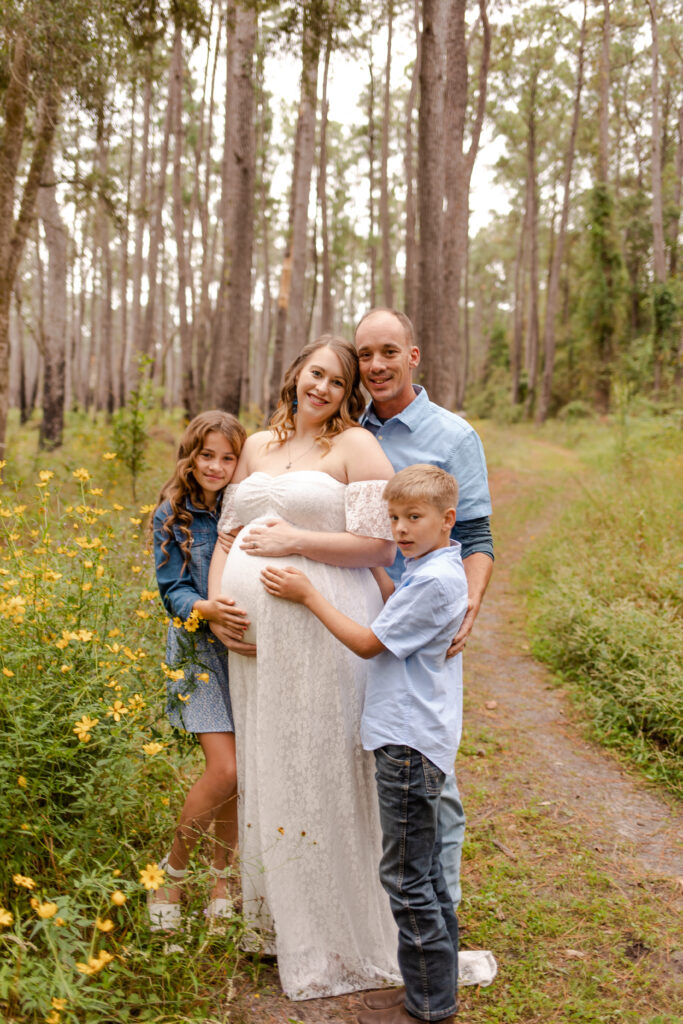 Maternity photoshoot poses for pregnancy pictures | Northwest Georgia maternity photographer