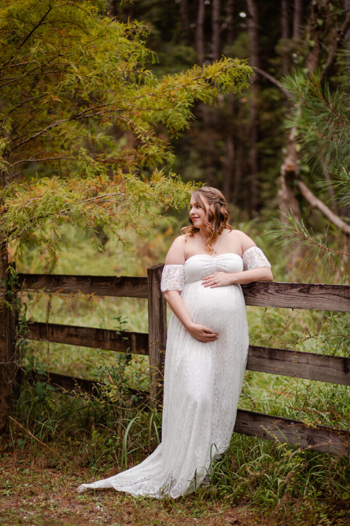 Maternity photoshoot poses for pregnancy pictures | Northwest Georgia maternity photographer