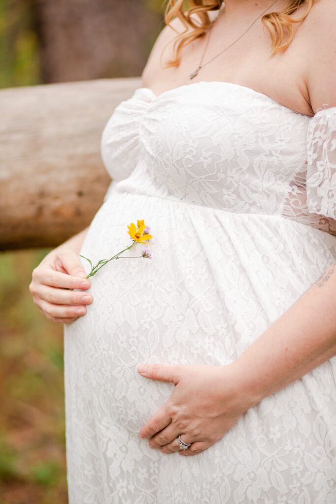 Maternity photoshoot poses for pregnancy pictures | Northwest Georgia maternity photographer