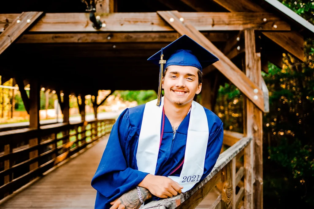 Senior picture poses for guys | Alabama, Tennessee, and North Georgia photographer