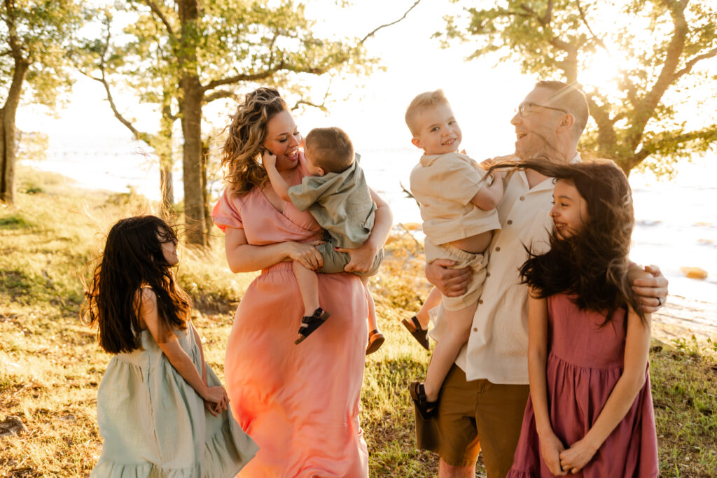 Waterfront outdoor family session | North Alabama, Georgia, and Tennessee photographer