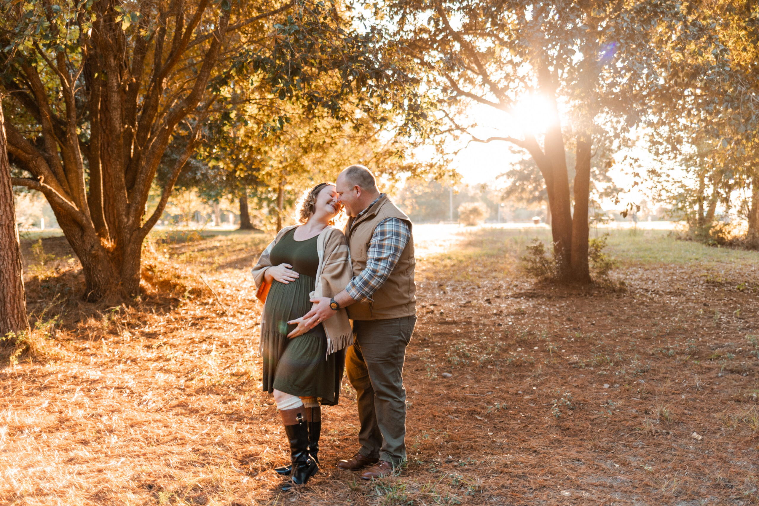 Waterfront Maternity Session | North Alabama, Georgia, and Tennessee photographer