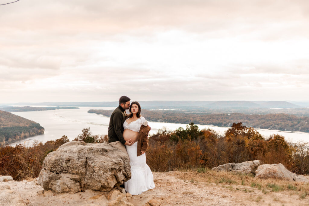 Wuthering Heights-inspired Maternity Session | North Alabama, Georgia, and Tennessee photographer